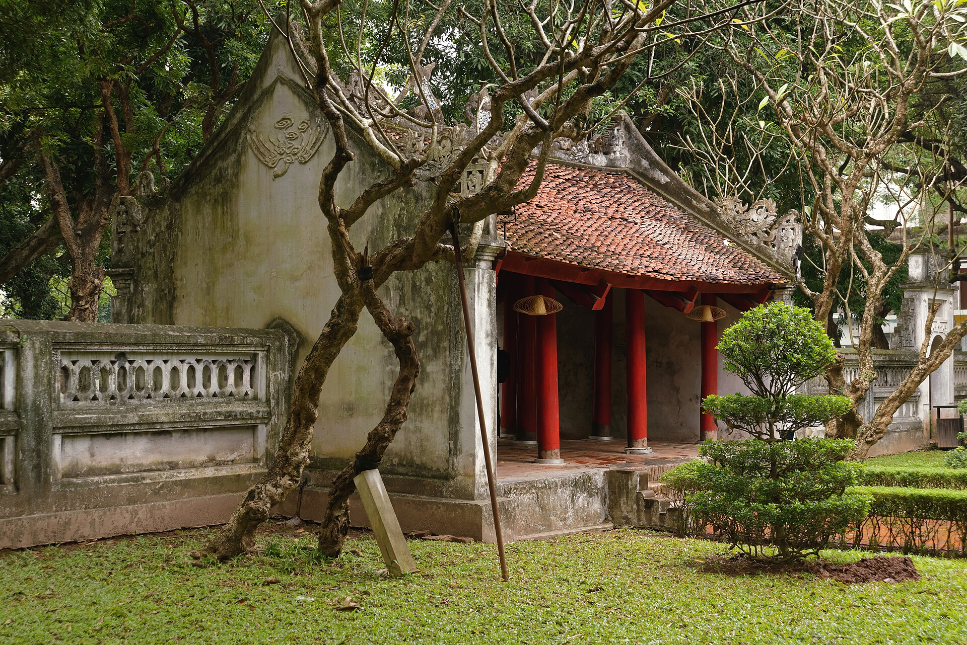 Cổng Đại Trung Môn và Khuê Văn Các